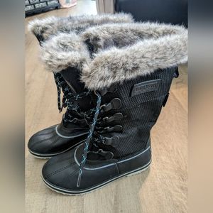L.L. Bean Women's Fur lined Snow Boots Size 8